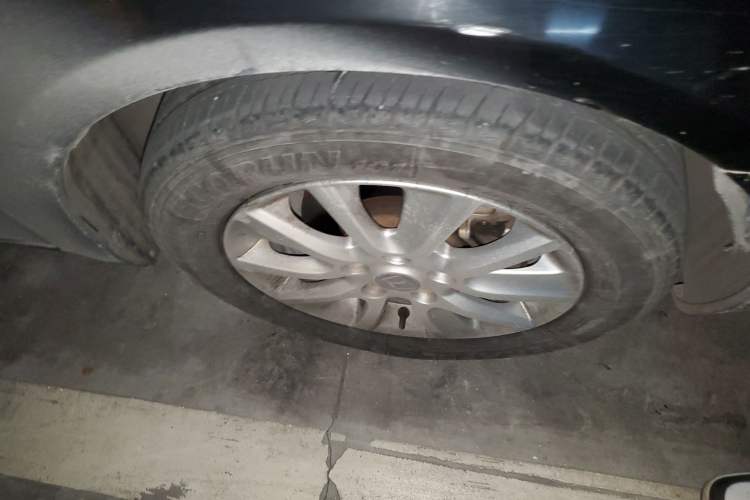 Used Luxgen 5 2013 1.8T Automatic Luxury Model Right Front Wheel Hub