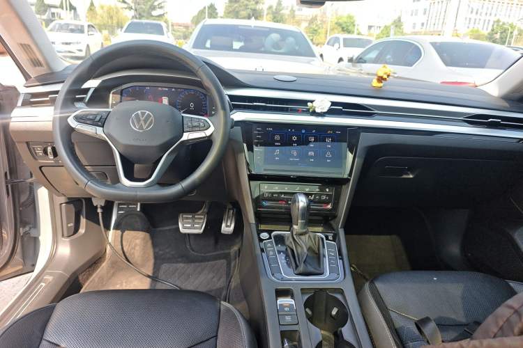 Used Volkswagen FAW-Volkswagen CC 2023 Hunting Vehicle 380TSI Hunter's Heart Edition Center Console