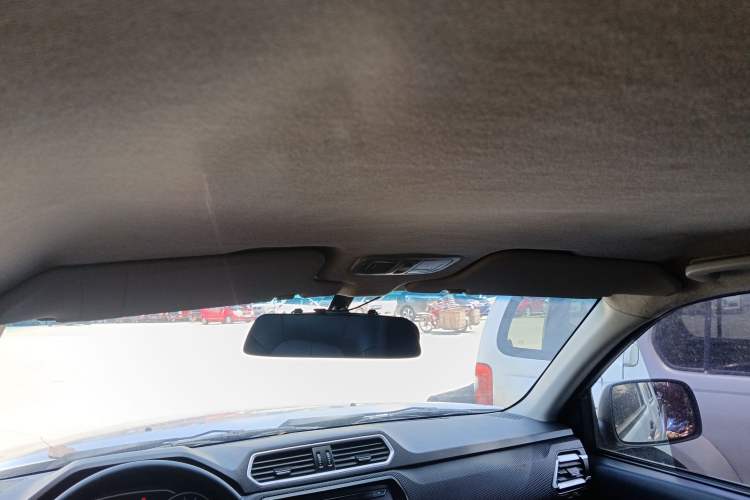 Used Great Wall Wingle 5 2017 2.4L European Version Gasoline Two-Wheel Drive Entry-Level Big Double Cab 4G69S4N Headliner