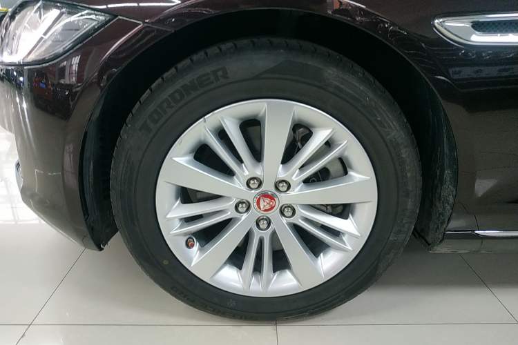 Used Jaguar XFL 2019 XFL 2.0T 200PS Two-Wheel-Drive Luxury Edition Left Front Wheel Hub