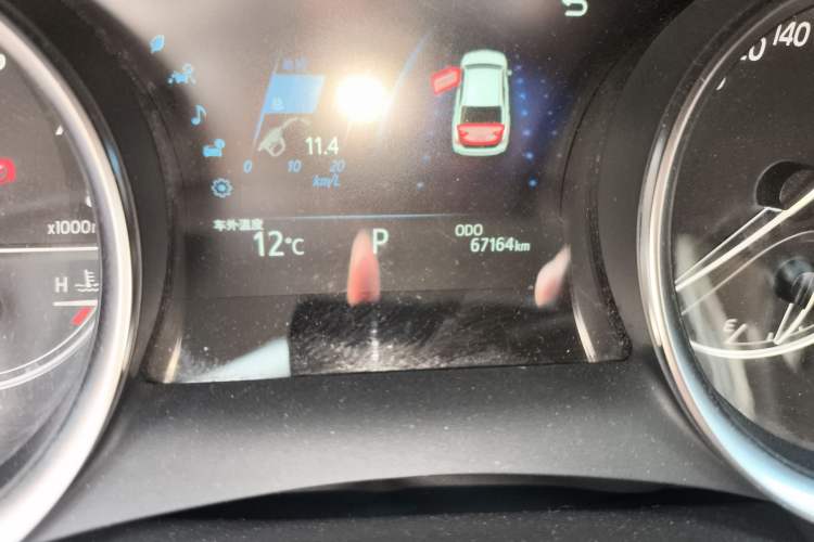 Used Toyota Camry 2021 2.0G Luxury Edition Odometer Close Up