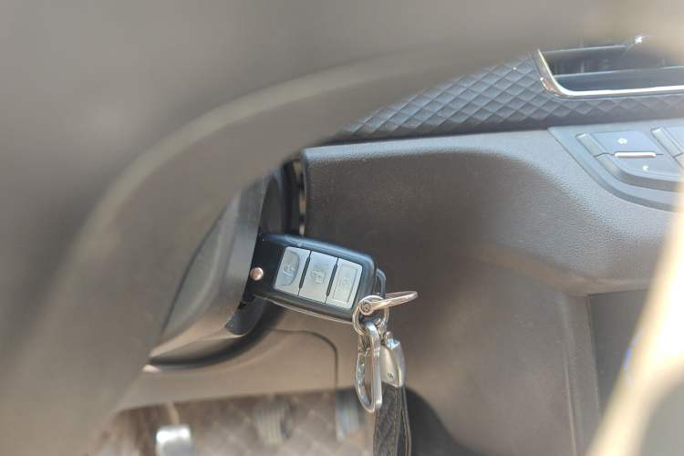 Used Dongfeng Fengon 330 2018 1.5L 330S Comfort Edition China V Standard DK15