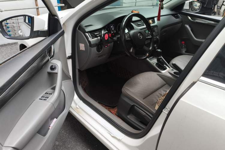 Used Skoda Octavia 2015 1.4TSI DSG Yijun Edition
