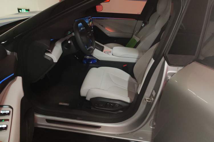 Used XPeng P7 2025 Model—750 All-Wheel-Drive High-Performance Ultra Left Front Seat