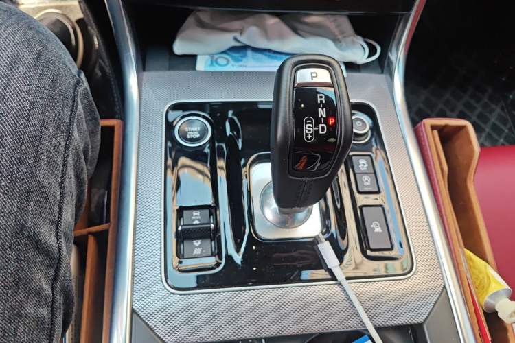 Used Jaguar XEL 2023 2.0T 250 PS R-DYNAMIC S Advanced Sport Edition Gear Lever