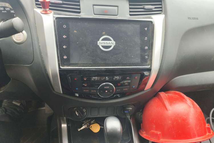 Used Nissan Navara 2021 2.5L Automatic 4x4 Premium Version QR25