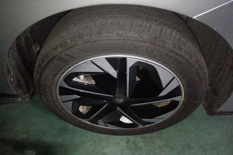 Used MG 4 EV 2023 415 km Range Sea-Faring Champion Edition Right Front Wheel Hub