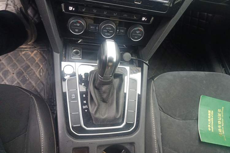 Used Volkswagen FAW-Volkswagen CC 2019 330TSI Huayan Edition China VI Gear Lever