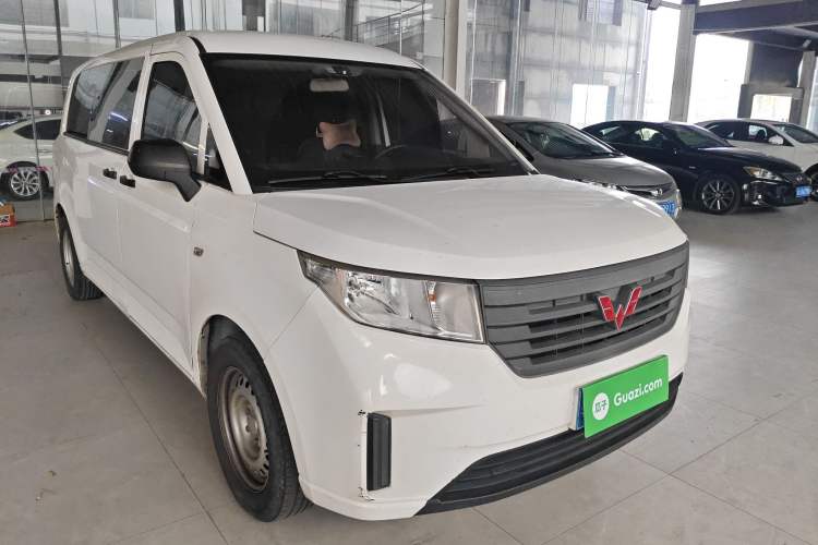 Used Wuling Zhengcheng 2021 1.5T Manual Comfort Version Front Right 45 Deg