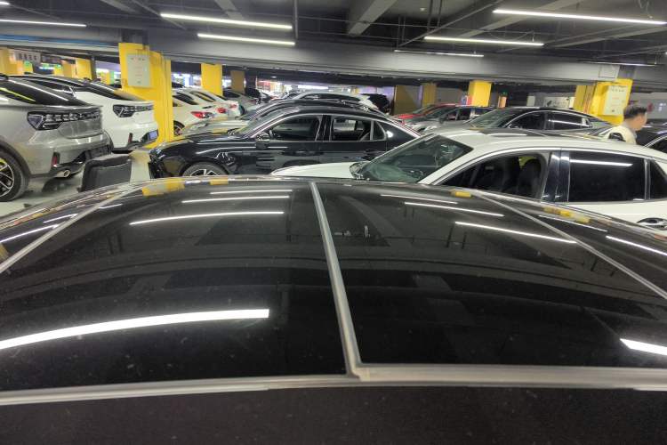 Used Lynk & Co 03 2023 03+ 2.0TD Automatic Yufeng Edition Roof