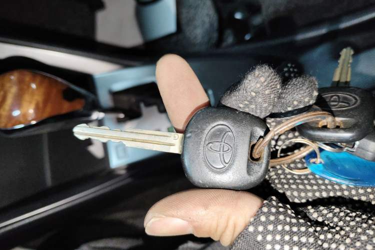 Used Toyota YARiS L Zhi Xuan 2015 1.5G Automatic Orange Limited Edition Vehicle Key