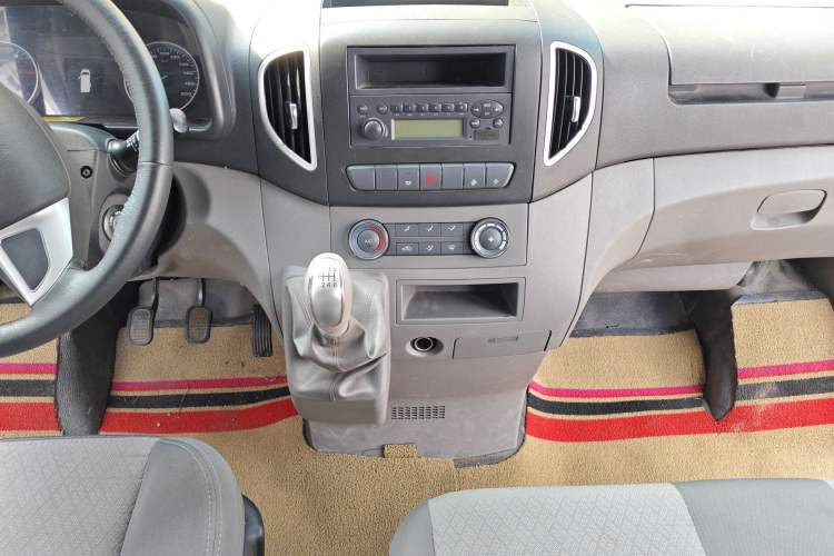 Used JAC Sunray 2022 2.0T Fuel-Efficient King PLUS Express Version Short Wheelbase 6-7 Seater – HFC4DB3-2E4
