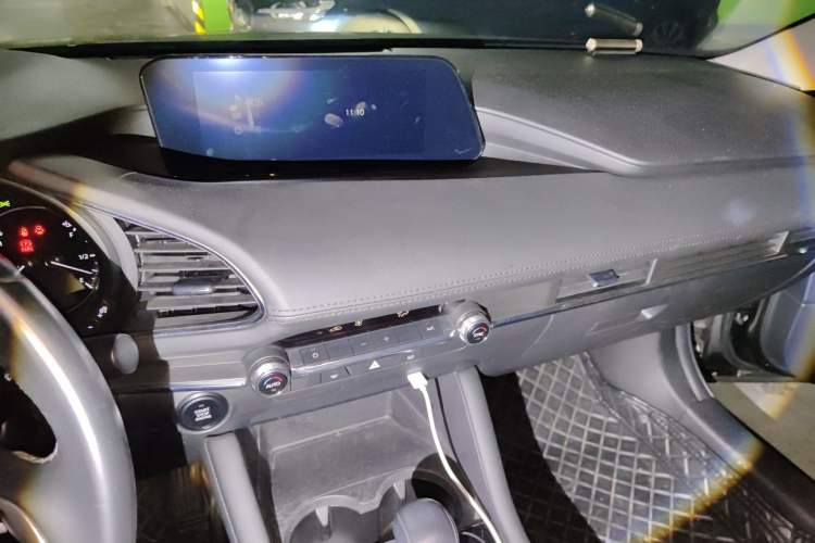 Used Mazda 3 Axela 2020 2.0L Automatic Zhiya Edition Audio And AC Panel