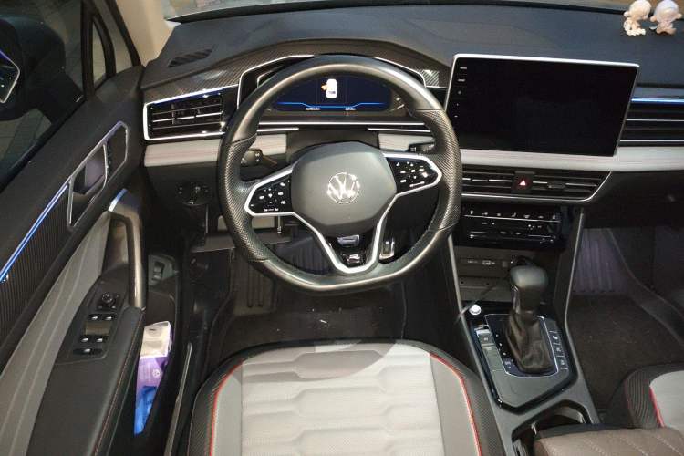 Used Volkswagen Tiguan L 2023 330TSI Automatic Two-Wheel Drive R-Line Flagship Edition Steering Wheel