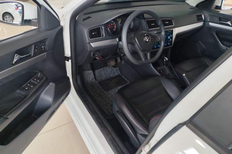 Used Volkswagen Gran Lavida 2015 1.6L Automatic Fashion Edition Driver Seat