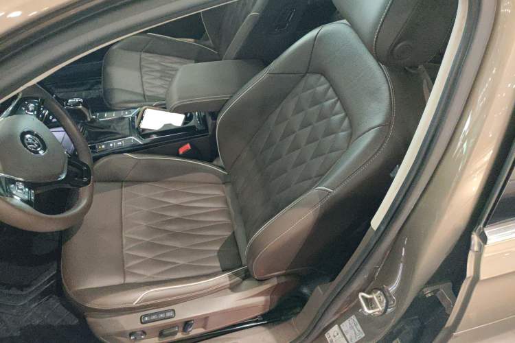 Used Volkswagen Passat 2020 330TSI Luxury Edition China VI Left Front Seat