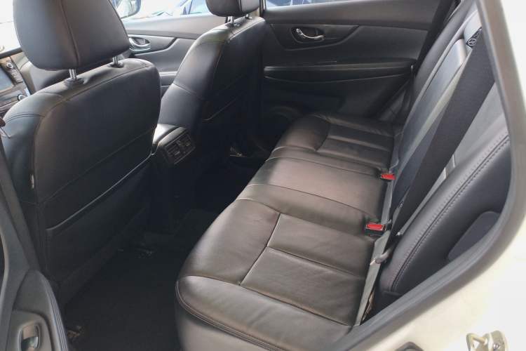 Used Nissan X-Trail 2014 2.5L CVT Leading Edition 4WD Left Rear Seat