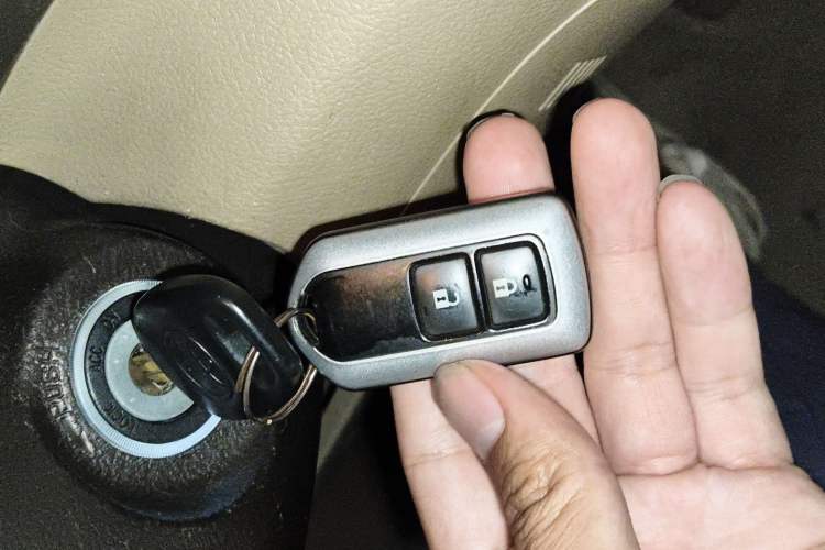 Used Toyota Highlander 2012 2.7L Two-Wheel Drive 7-Seater Luxury Edition
