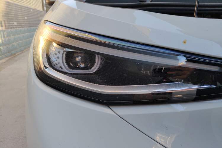 Used Volkswagen ID.4 CROZZ 2022 Long-Range PURE+ Edition Right Front Headlight