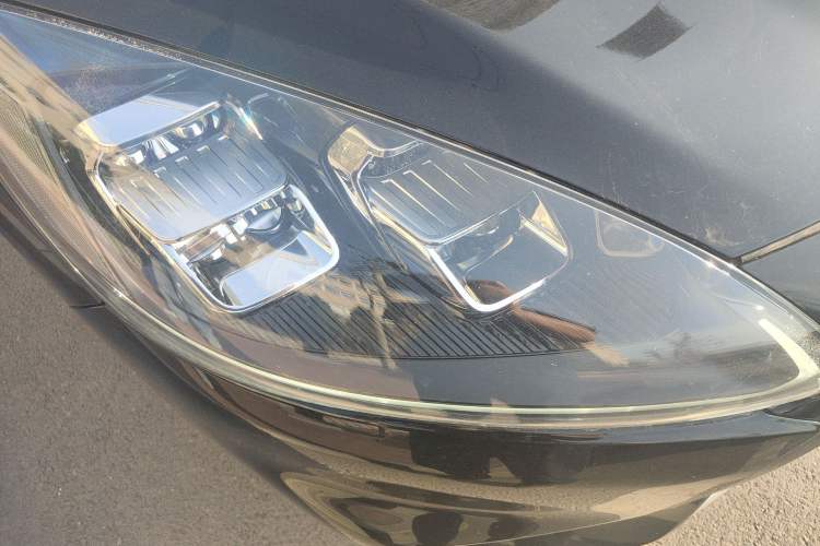 Used Ford Escape 2020 EcoBoost 245 Four-Wheel Drive Luxury Edition Right Front Headlight