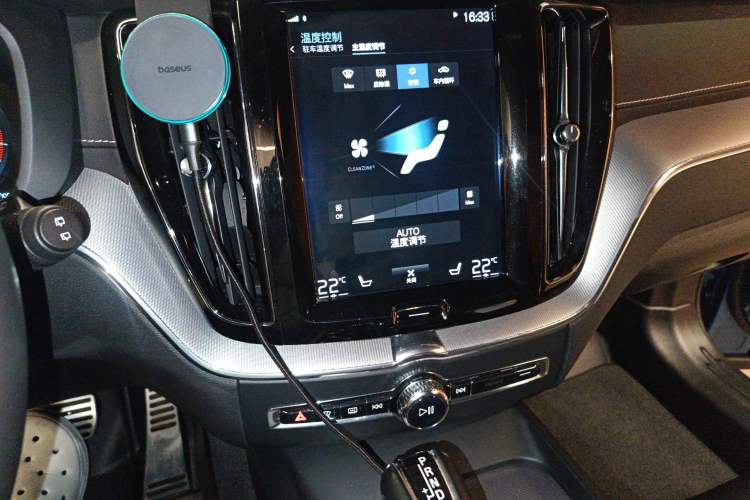 Used Volvo XC60 2020 T5 4x4 Smart & Dynamic Sport Edition Audio And AC Panel