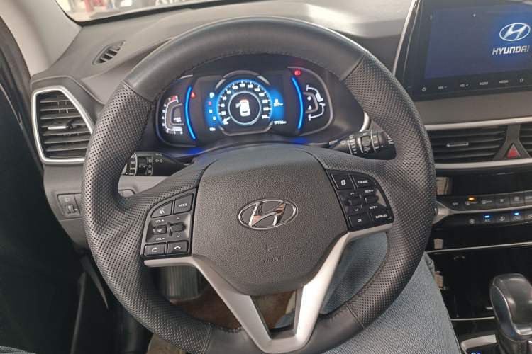 Used Hyundai Tucson 2019 280TGDi Dual-Clutch Two-Wheel Drive Fashion Edition China VI Standard
