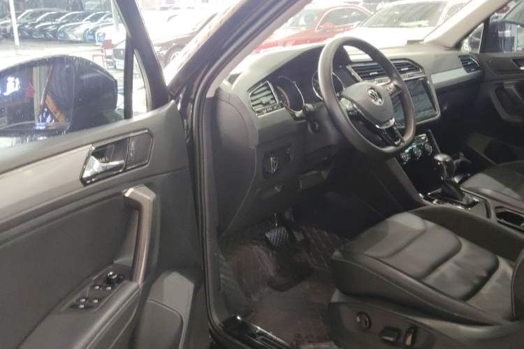 Used Volkswagen Tiguan L 2020 330TSI Automatic Two-Wheel Drive Panoramic Comfort Edition China VI Standard Driver Seat