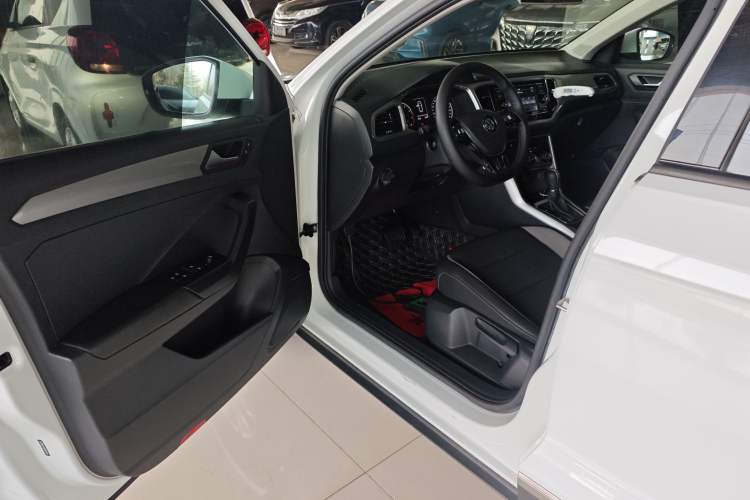Used Volkswagen T-ROC 2019 280TSI DSG Two-Wheel Drive Advanced Version China VI Standard Driver Seat