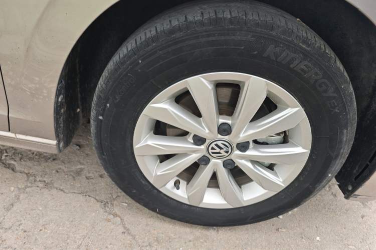 Used Volkswagen Bora 2020 1.5L Automatic Fashion Edition Right Front Wheel Hub