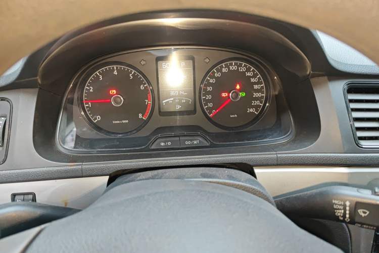 Used Volkswagen Lavida 2013 Revised Classic 1.6L Automatic Fashion Edition
