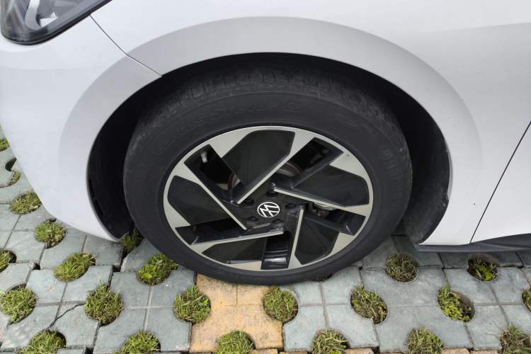 Used Volkswagen ID.3 2025 Smart Edition Outstanding Model Left Front Wheel Hub