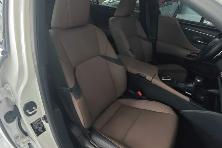 Used Lexus ES 2022 200 Excellence Edition Right Front Seat