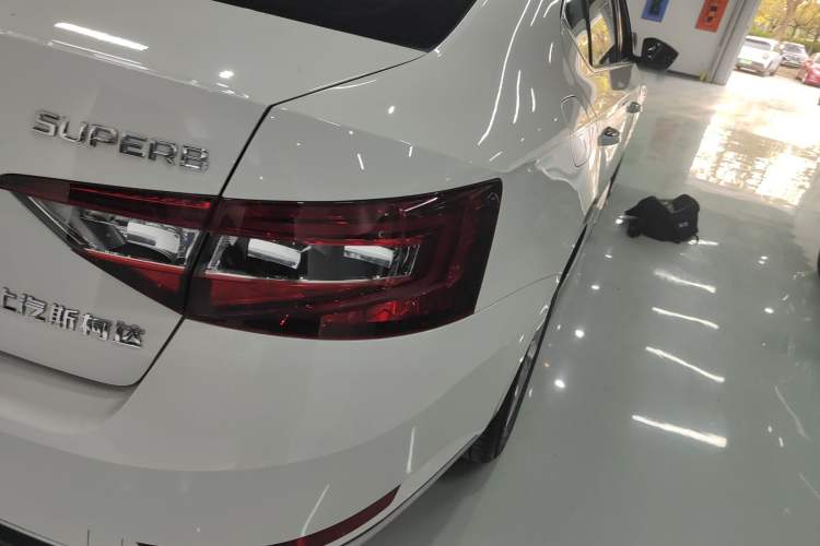 Used Skoda Superb 2018 TSI330 DSG Comfort Edition China V Standard Right Rear Taillight