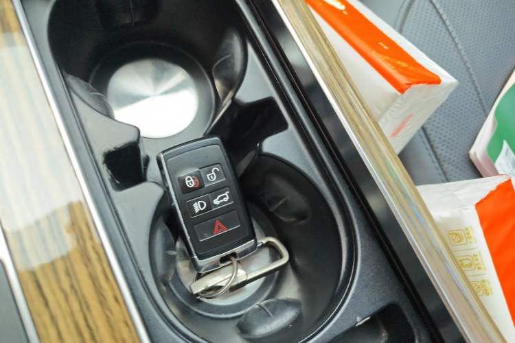 Used Land Rover Range 2018 3.0 SC V6 Vogue Extended-Length Model Vehicle Key