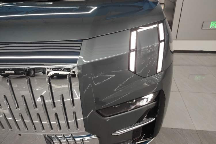 Used Zeekr 009 2024 7-Seater Walk-Through Version Four-Wheel Drive 108 kWh
