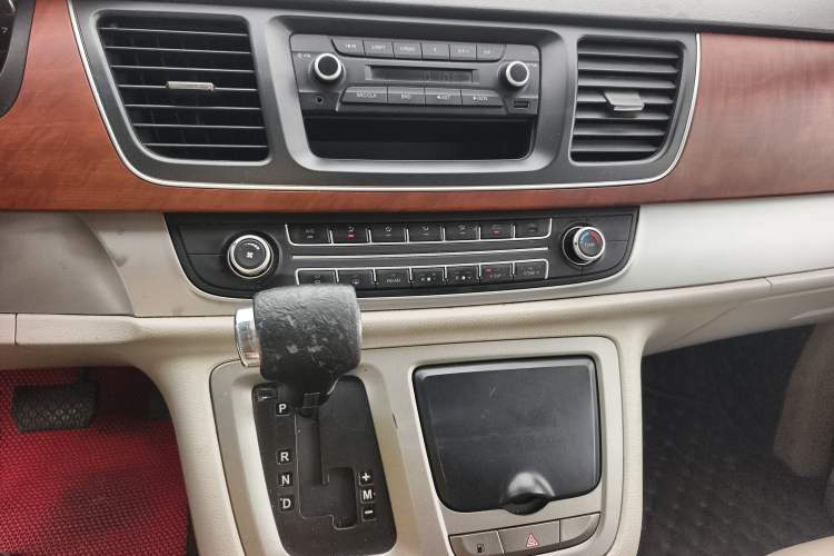 Used SAIC MAXUS G10 2016 2.0T Automatic Elite Edition
