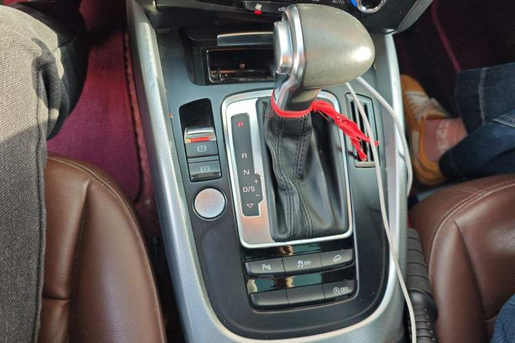 Used Audi Q5 2016 40 TFSI Comfort Model Gear Lever