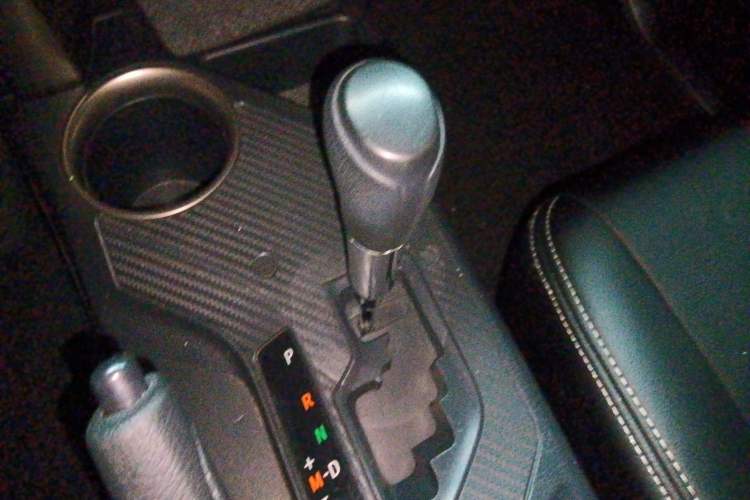 Used Toyota RAV4 2013 2.0L CVT Two-Wheel Drive Urban Edition Gear Lever