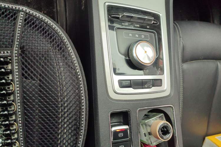 Used Roewe i6 New Energy 2019 PLUS 50T 4G Connected Glory Luxury Edition
