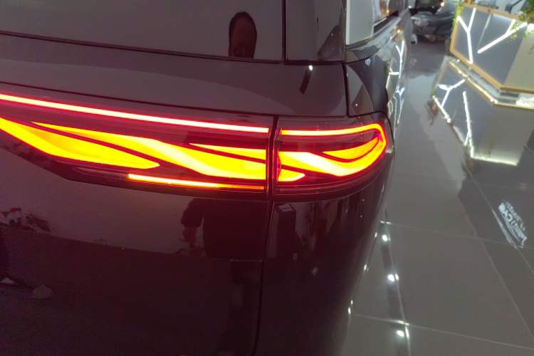 Used BYD Xia 2025 DM-i 1.5T 180km Beyond Edition Exterior 6