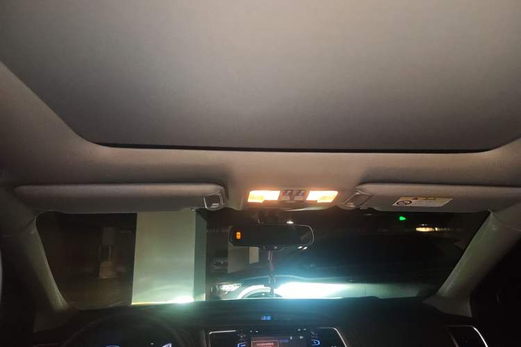 Used Toyota Highlander 2017 2.0T Four-Wheel Drive Ultimate Edition 7 Seats Headliner