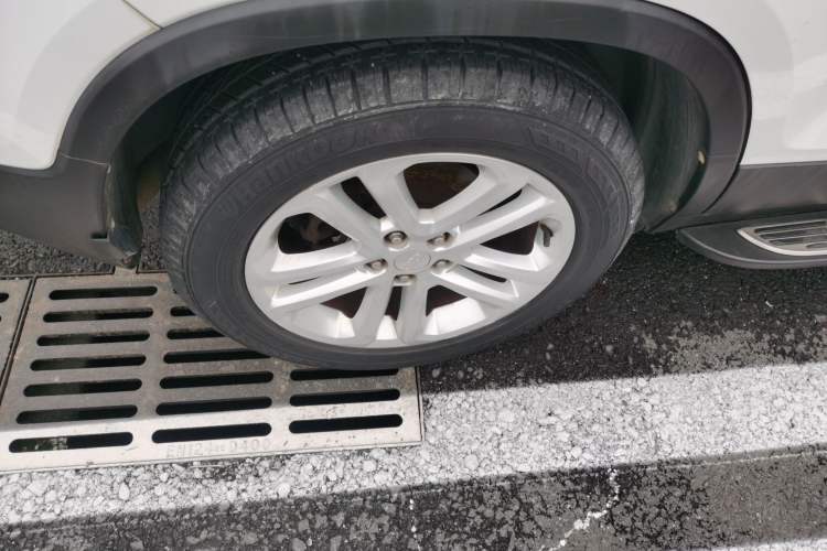 Used Chevrolet Trax 2016 1.4T Automatic Two-Wheel Drive Comfort Version with Sunroof Right Rear Wheel Hub