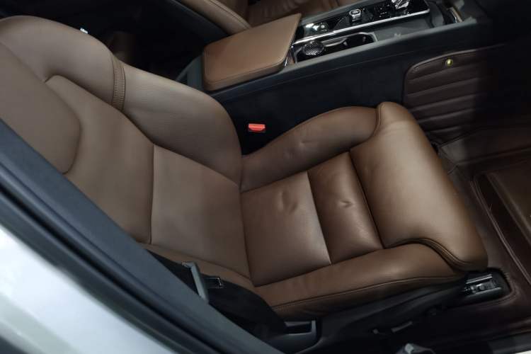 Used Volvo XC60 2023 B5 4x4 Smart Luxury Edition