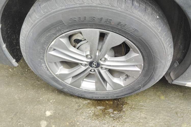 Used Hyundai Santa Fe 2013 2.4L Automatic Two-Wheel Drive Smart Version