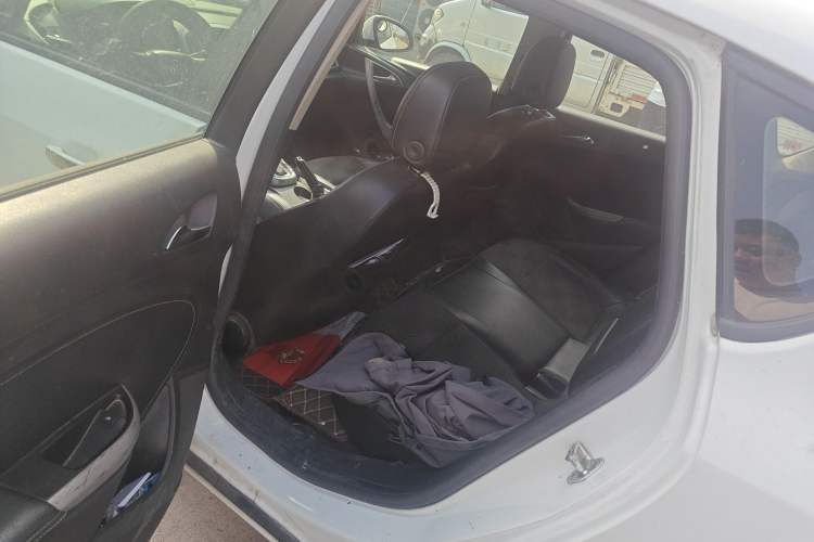 Used Buick GT 2013 XT 1.6L Automatic Fashion Edition Left Rear Seat