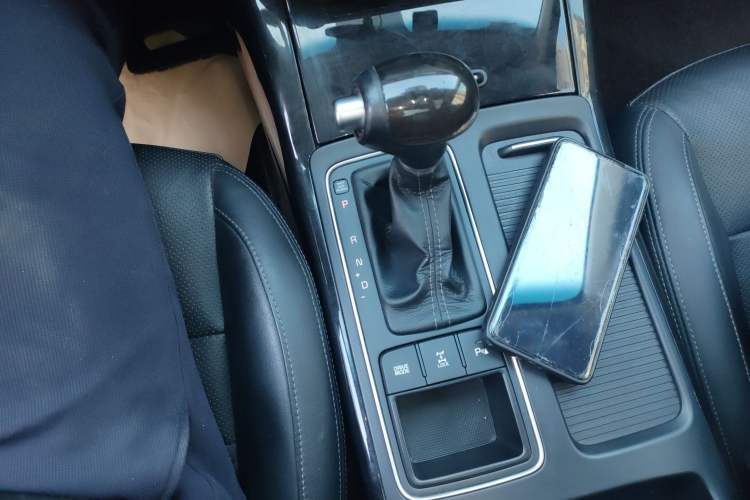 Used Kia Sorento 2015 Sorento L 2.4L Gasoline 4WD Elite Edition 5 Seats China V Emission Standard Gear Lever