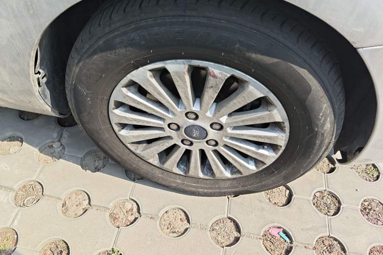 Used Ford Focus 2013 Sedan Classic 1.8L Automatic Fashion Edition
