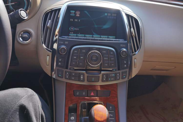 Used Buick LaCrosse 2010 2.4L Luxury Edition
