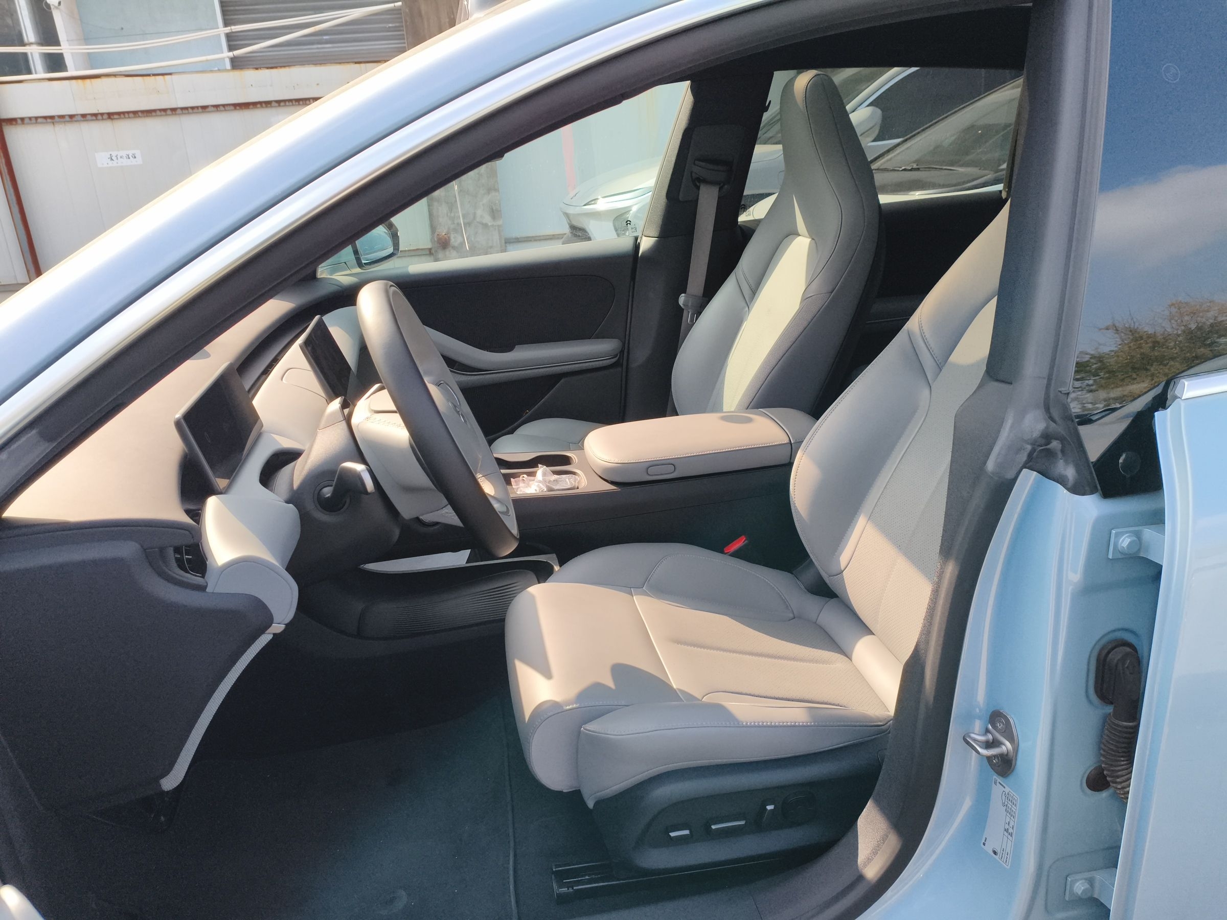 Переднее сиденье в автомобиле