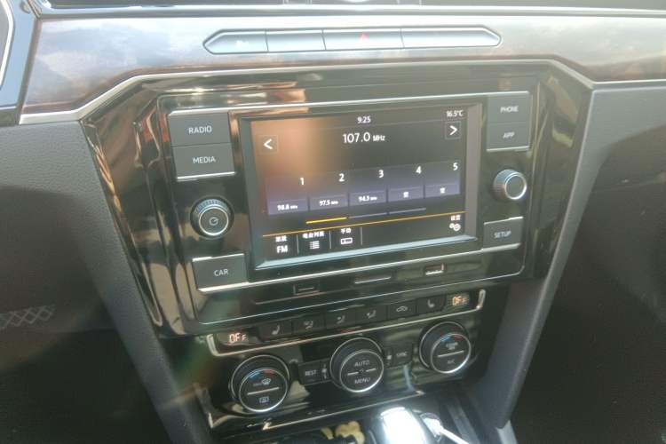 Used Volkswagen Magotan 2018 Facelift 330TSI DSG Luxury Model
